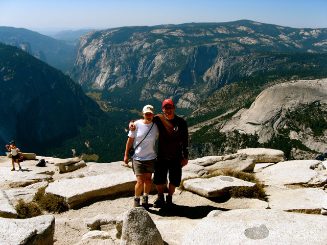 IMG_1677_640.jpg - Melissa and Scott at the top of Half Dome in Yosemite